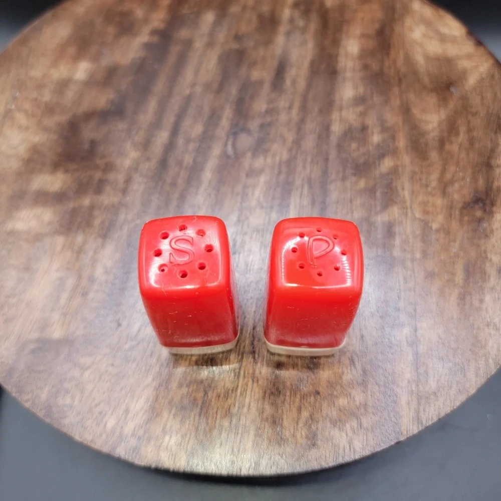 Vtg 1950's Salt & Pepper Shakers - Red & White Plastic Square Approx 1 3/4